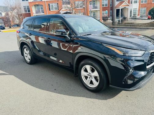 2022 Toyota Highlander LE