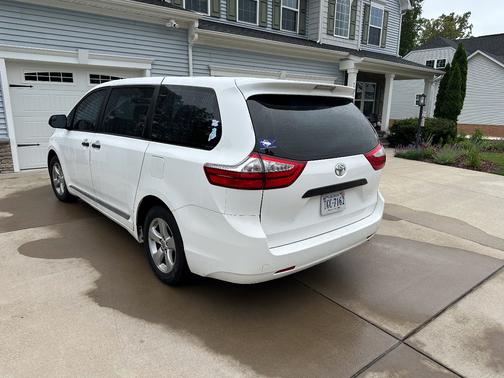 White 2017 Toyota Sienna L