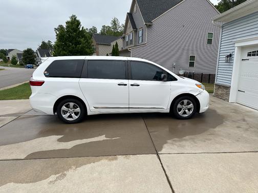 White 2017 Toyota Sienna L