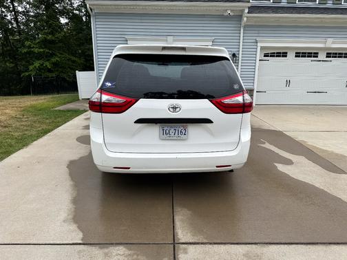 White 2017 Toyota Sienna L