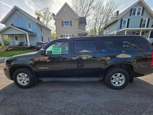 Black 2013 GMC Yukon XL 1500 SLT