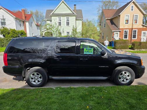 Black 2013 GMC Yukon XL 1500 SLT