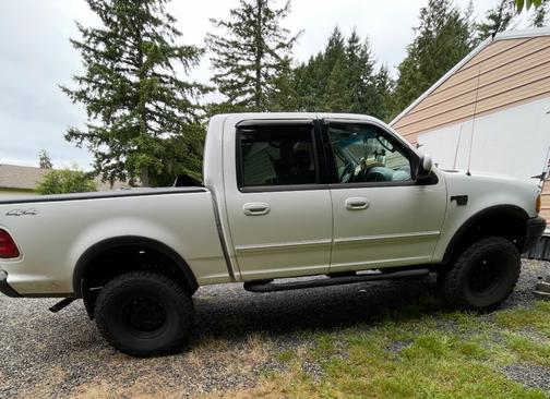 2002 Ford F-150 XLT SuperCrew