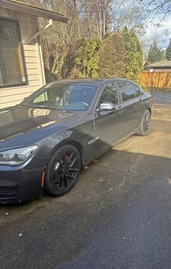 Gray 2015 BMW 750 i