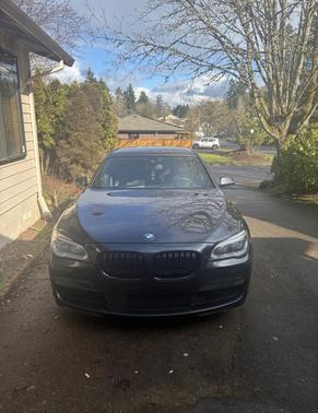 Gray 2015 BMW 750 i