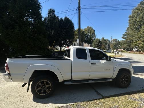 White 2011 Toyota Tacoma Access Cab