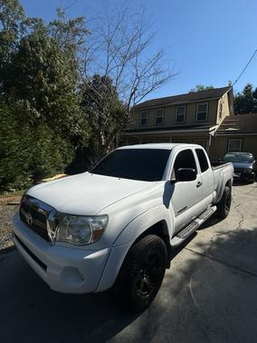 White 2011 Toyota Tacoma Access Cab