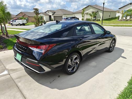 Black 2025 Hyundai ELANTRA SEL Sport
