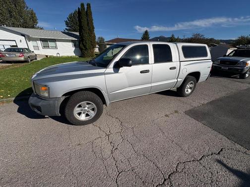 Silver 2008 Dodge Dakota SXT Quad Cab