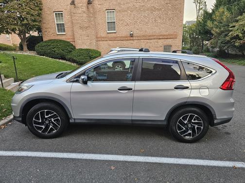 Silver 2016 Honda CR-V SE
