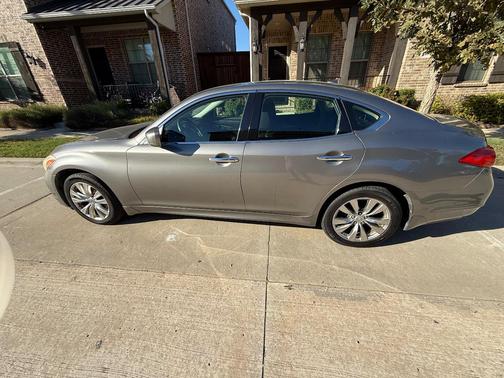 Gray 2012 INFINITI M37 x