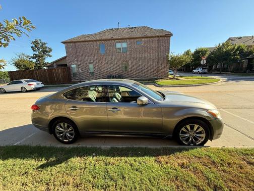 Gray 2012 INFINITI M37 x