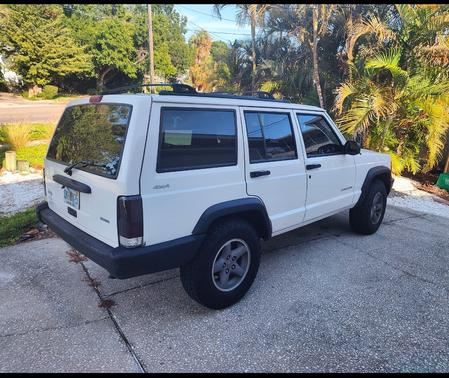 White 2000 Jeep Cherokee SE 4WD