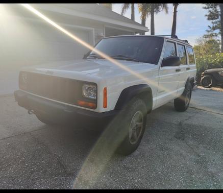 White 2000 Jeep Cherokee SE 4WD