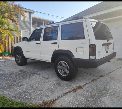 White 2000 Jeep Cherokee SE 4WD