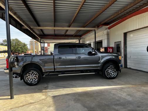 Photo 1 of 25 of 2017 Ford F-250 Lariat