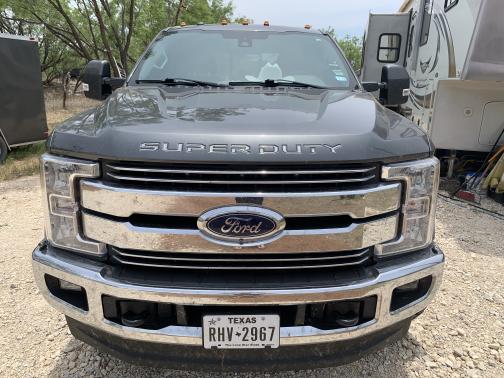 Photo 3 of 25 of 2017 Ford F-250 Lariat