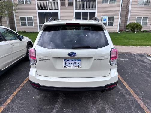 White 2018 Subaru Forester 2.5i Limited
