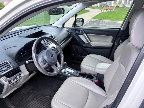 White 2018 Subaru Forester 2.5i Limited