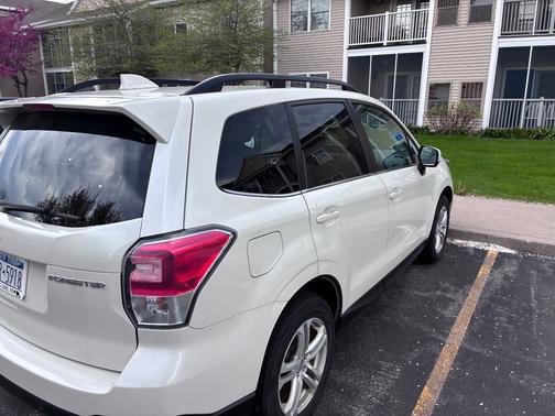 White 2018 Subaru Forester 2.5i Limited