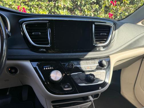 Silver 2020 Chrysler Pacifica Hybrid Limited