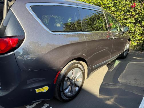 Silver 2020 Chrysler Pacifica Hybrid Limited