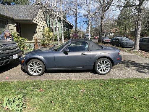 Gray 2006 Mazda MX-5 Miata Sport
