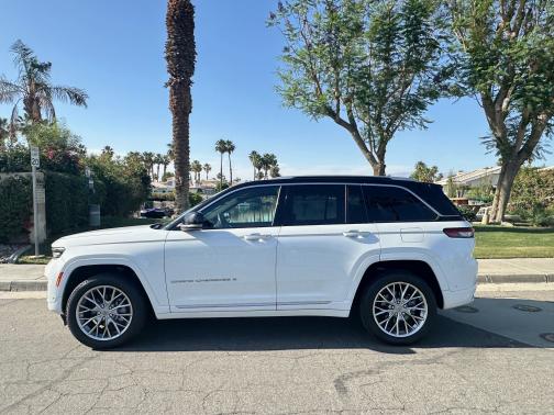 2022 Jeep Grand Cherokee Summit