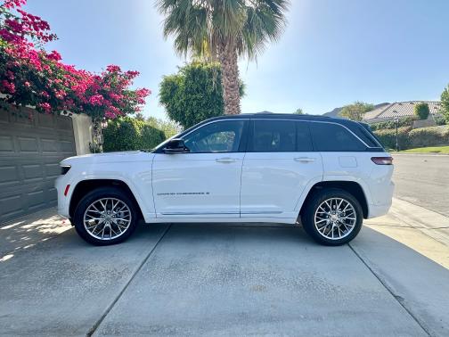 2022 Jeep Grand Cherokee Summit