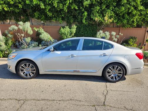 Silver 2016 Kia Cadenza Premium