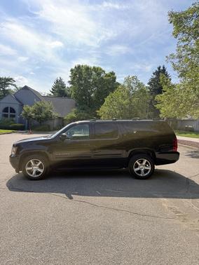 Black 2014 Chevrolet Suburban 1500 LT