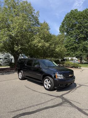 Black 2014 Chevrolet Suburban 1500 LT