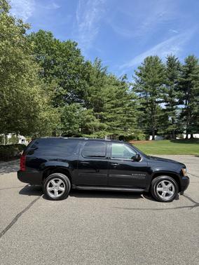 Black 2014 Chevrolet Suburban 1500 LT