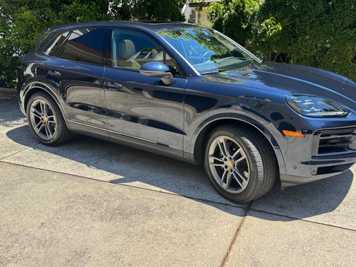 Blue 2024 Porsche Cayenne Cayenne
