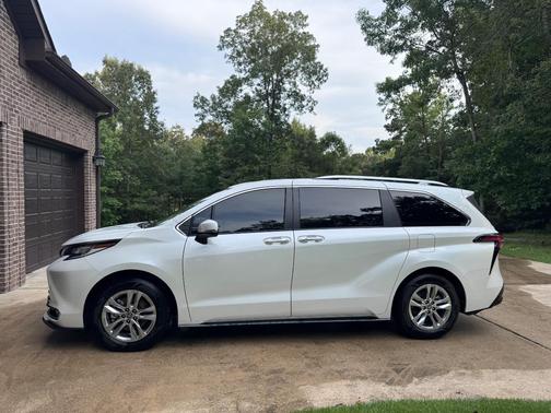 White 2023 Toyota Sienna Limited