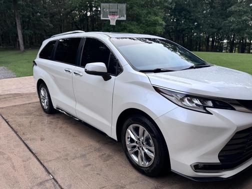 White 2023 Toyota Sienna Limited