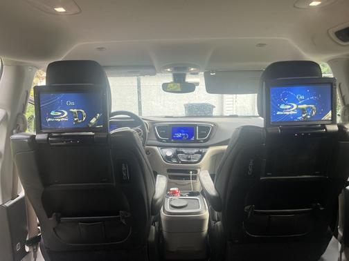 2017 Chrysler Pacifica Touring-L Plus