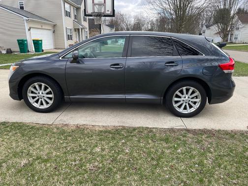 Gray 2009 Toyota Venza Base
