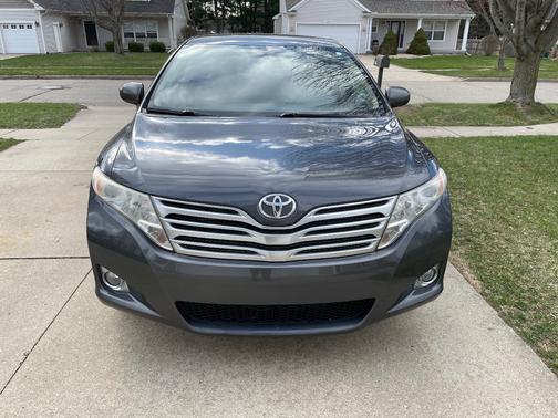 Gray 2009 Toyota Venza Base