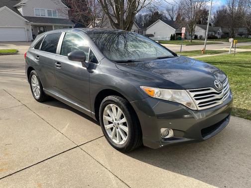 Gray 2009 Toyota Venza Base