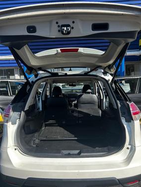 White 2016 Nissan Rogue SL