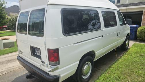 2002 Ford E250 Base