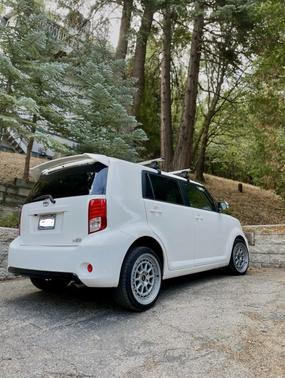 White 2014 Scion xB Base