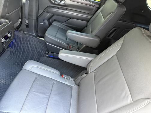 Black 2024 Chevrolet Suburban LT