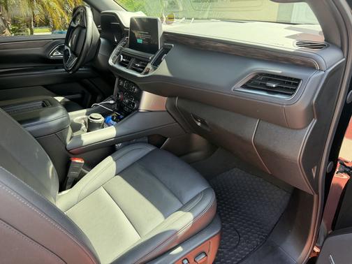 Black 2024 Chevrolet Suburban LT