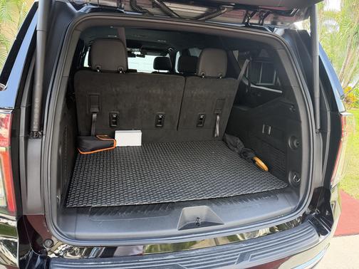 Black 2024 Chevrolet Suburban LT