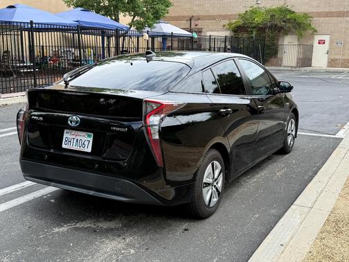 Black 2018 Toyota Prius Three Touring