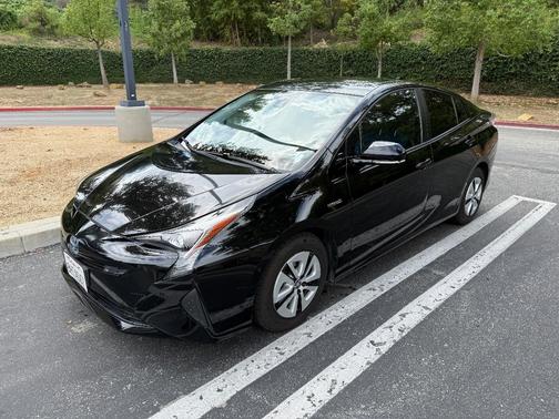 Black 2018 Toyota Prius Three Touring