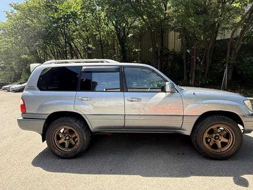 2005 Lexus LX 470 Base