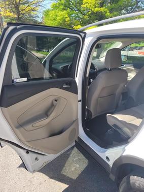 White 2018 Ford Escape SE